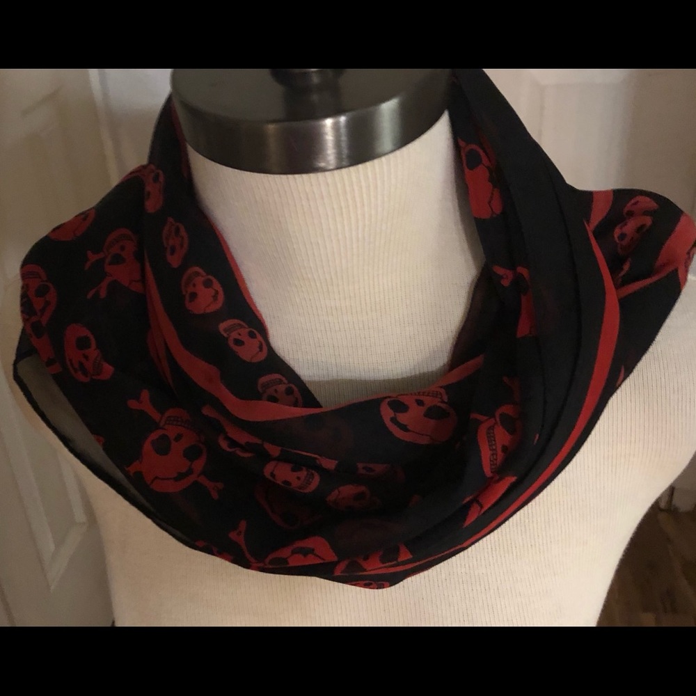 New skull scarf